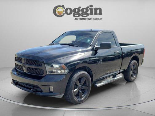 Brilliant Black Crystal Pearlcoat 2018 RAM 1500 Express
