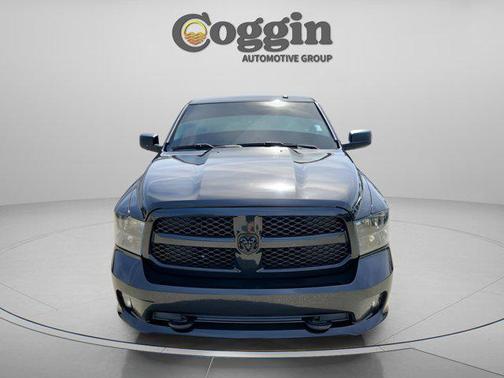 Brilliant Black Crystal Pearlcoat 2018 RAM 1500 Express