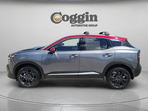 Gun Metallic/Scarlet Ember Tintcoat 2026 Nissan Kicks SR