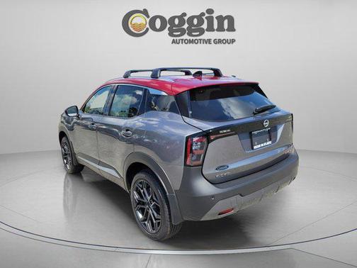 Gun Metallic/Scarlet Ember Tintcoat 2026 Nissan Kicks SR