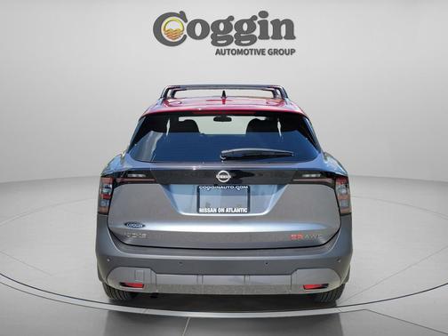 Gun Metallic/Scarlet Ember Tintcoat 2026 Nissan Kicks SR