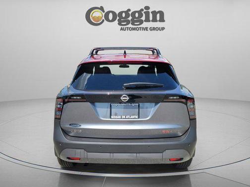 Gun Metallic/Scarlet Ember Tintcoat 2026 Nissan Kicks SR