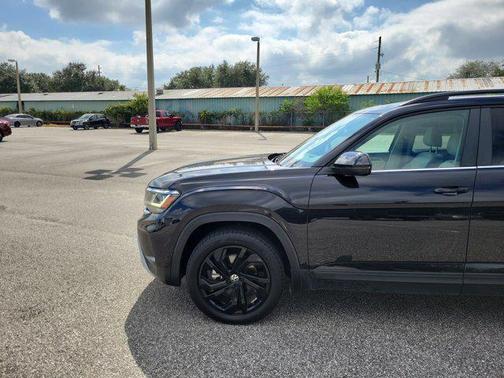 2023 Volkswagen Atlas 3.6L SE w/Technology