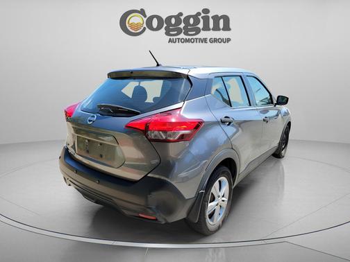 Gun Metallic 2020 Nissan Kicks S