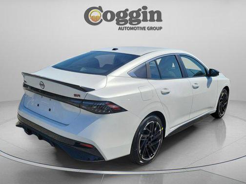 Aspen White Tricoat 2026 Nissan Sentra SR