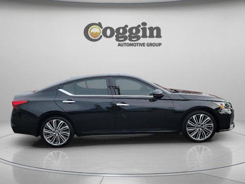 2025 Nissan Altima SL FWD