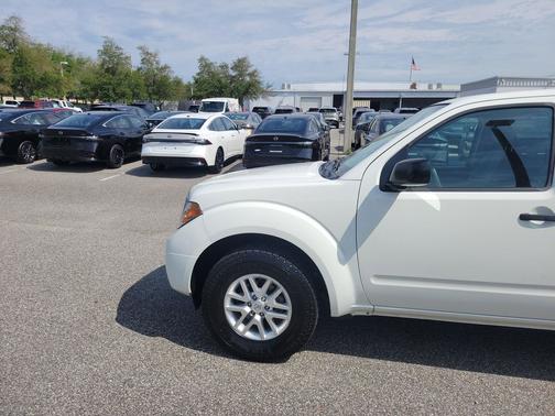 Glacier White 2019 Nissan Frontier SV
