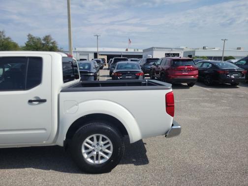 Glacier White 2019 Nissan Frontier SV