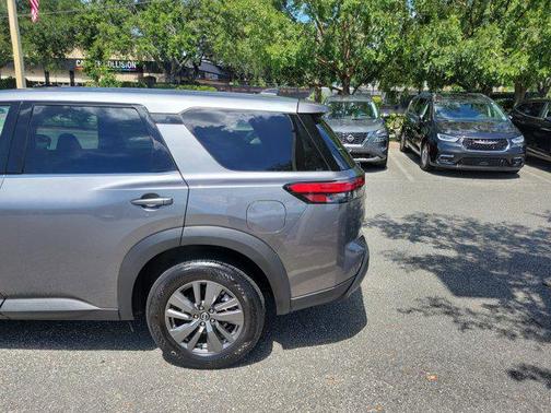 2024 Nissan Pathfinder S FWD