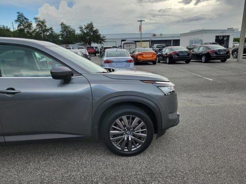 2022 Nissan Pathfinder SL 2WD