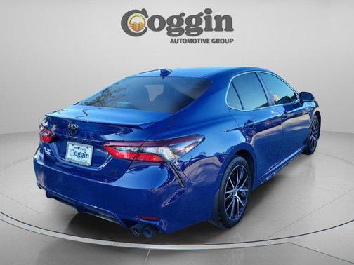 Reservoir Blue 2024 Toyota Camry SE