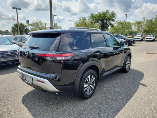 2025 Nissan Pathfinder SL FWD