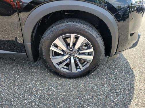 2025 Nissan Pathfinder SL FWD