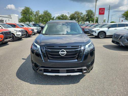 2025 Nissan Pathfinder SL FWD