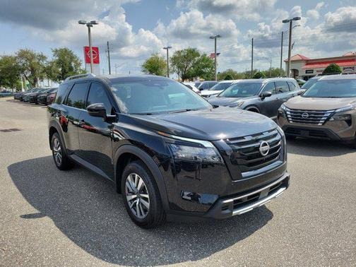 2025 Nissan Pathfinder SL FWD