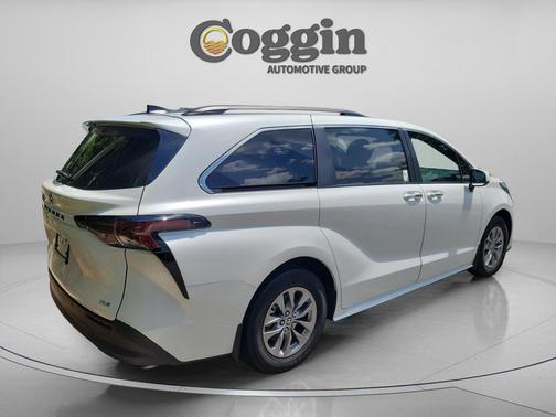 Wind Chill Pearl 2026 Toyota Sienna XLE