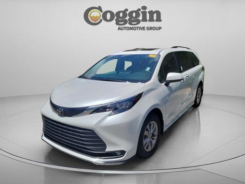 Wind Chill Pearl 2026 Toyota Sienna XLE
