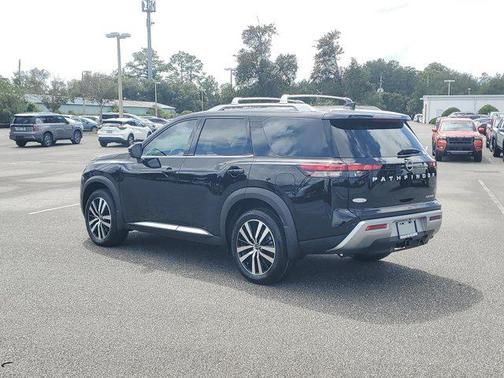 2025 Nissan Pathfinder Platinum FWD