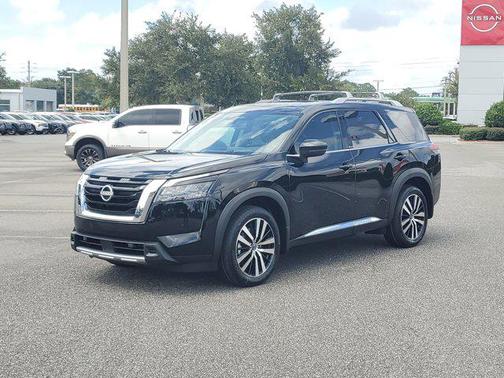2025 Nissan Pathfinder Platinum FWD