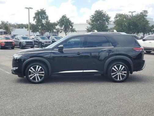 2025 Nissan Pathfinder Platinum FWD