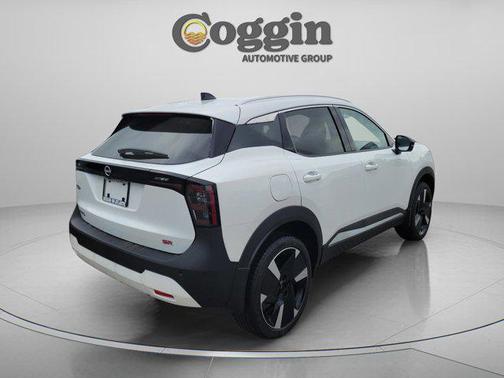 Aspen White Tricoat 2026 Nissan Kicks SR