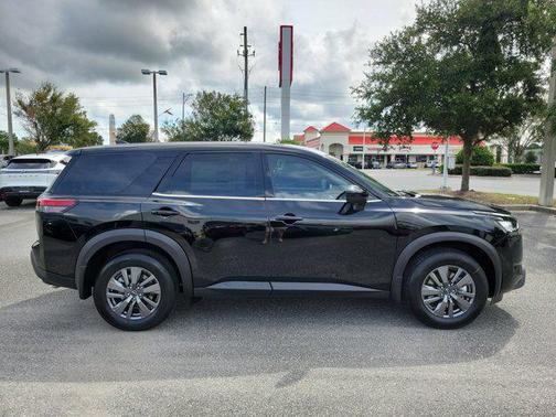 2025 Nissan Pathfinder S FWD