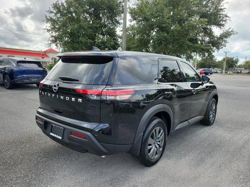 2025 Nissan Pathfinder S FWD
