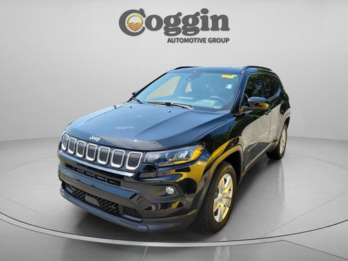 Diamond Black Crystal Pearlcoat 2022 Jeep Compass Latitude
