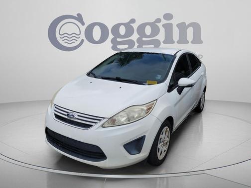 Oxford White 2013 Ford Fiesta SE