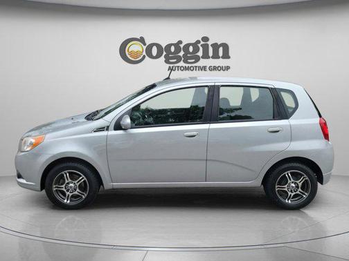 Silver Ice Metallic 2011 Chevrolet Aveo 5 LT