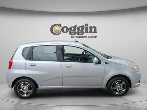 Silver Ice Metallic 2011 Chevrolet Aveo 5 LT