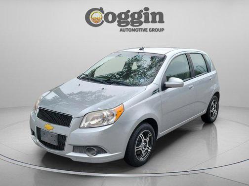 Silver Ice Metallic 2011 Chevrolet Aveo 5 LT