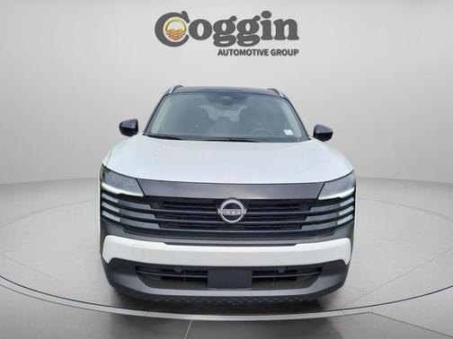 Aspen White Tricoat/Super Black 2026 Nissan Kicks SV