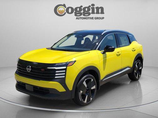 Yuzu Yellow Metallic/Super Black 2026 Nissan Kicks SR