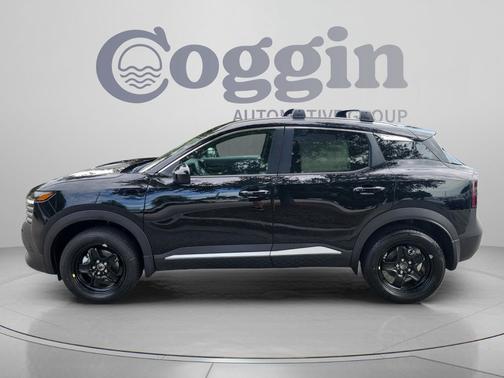 Super Black 2027 Nissan Kicks SV