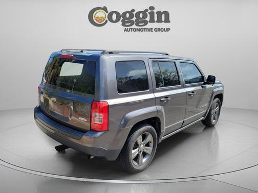 Granite Crystal Metallic Clearcoat 2015 Jeep Patriot High Altitude Edition