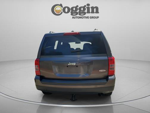 Granite Crystal Metallic Clearcoat 2015 Jeep Patriot High Altitude Edition