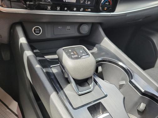 Brilliant Silver Metallic 2022 Nissan Rogue SV
