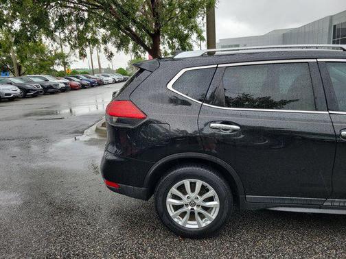 2017 Nissan Rogue SV