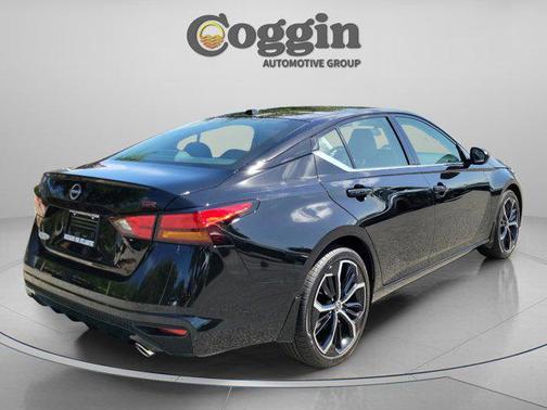 Super Black 2026 Nissan Altima SR FWD