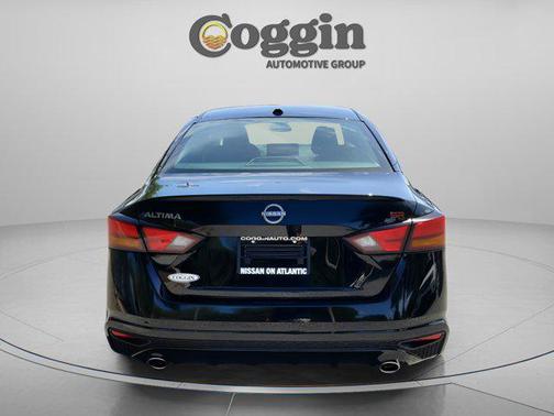 Super Black 2026 Nissan Altima SR FWD
