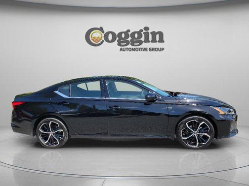 Super Black 2026 Nissan Altima SR FWD