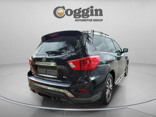 2017 Nissan Pathfinder SL