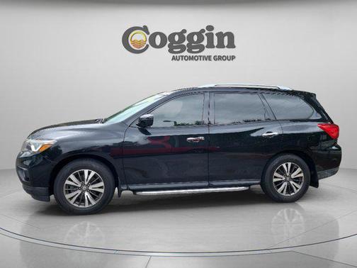 2017 Nissan Pathfinder SL