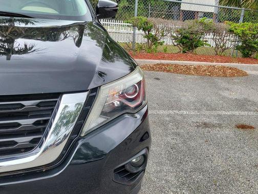 2017 Nissan Pathfinder SL