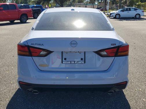 2025 Nissan Altima SR FWD