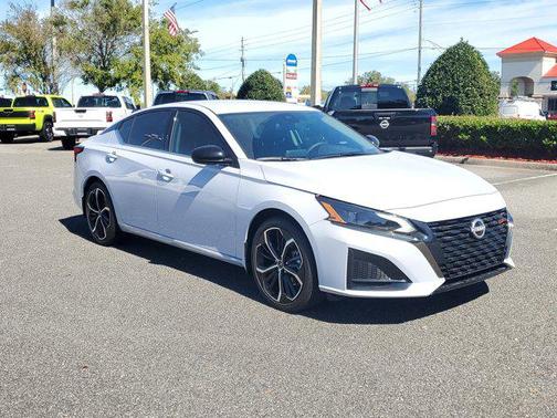 2025 Nissan Altima SR FWD