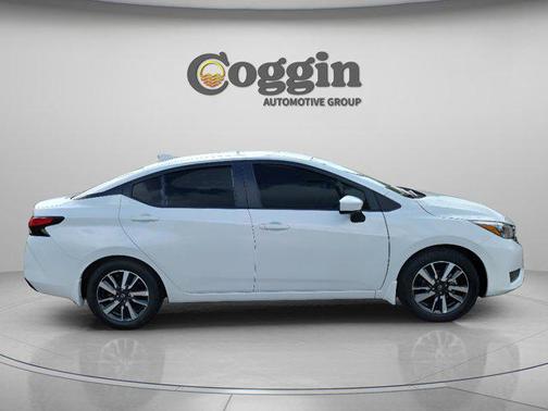 Aspen White Tricoat 2025 Nissan Versa 1.6 SV