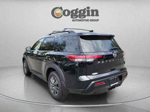 Super Black 2026 Nissan Pathfinder SV