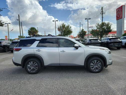 2025 Nissan Pathfinder SV FWD